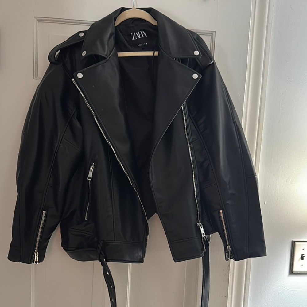 Zara Women's Sleek Black Leather Jacket